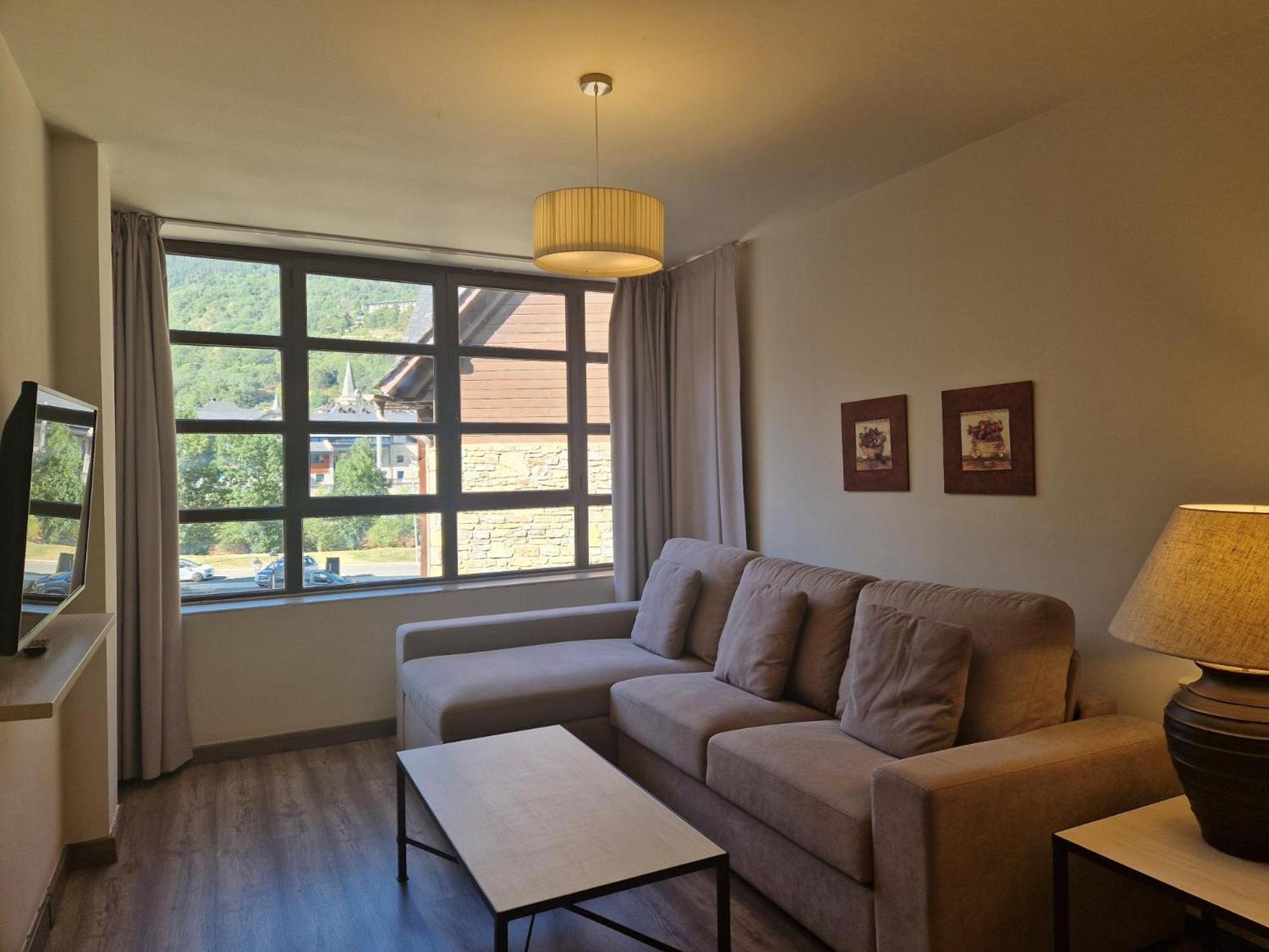 Eth Palai Aparthotel Vielha Exteriör bild