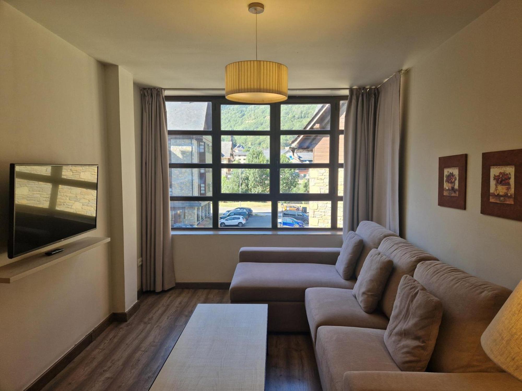 Eth Palai Aparthotel Vielha Exteriör bild