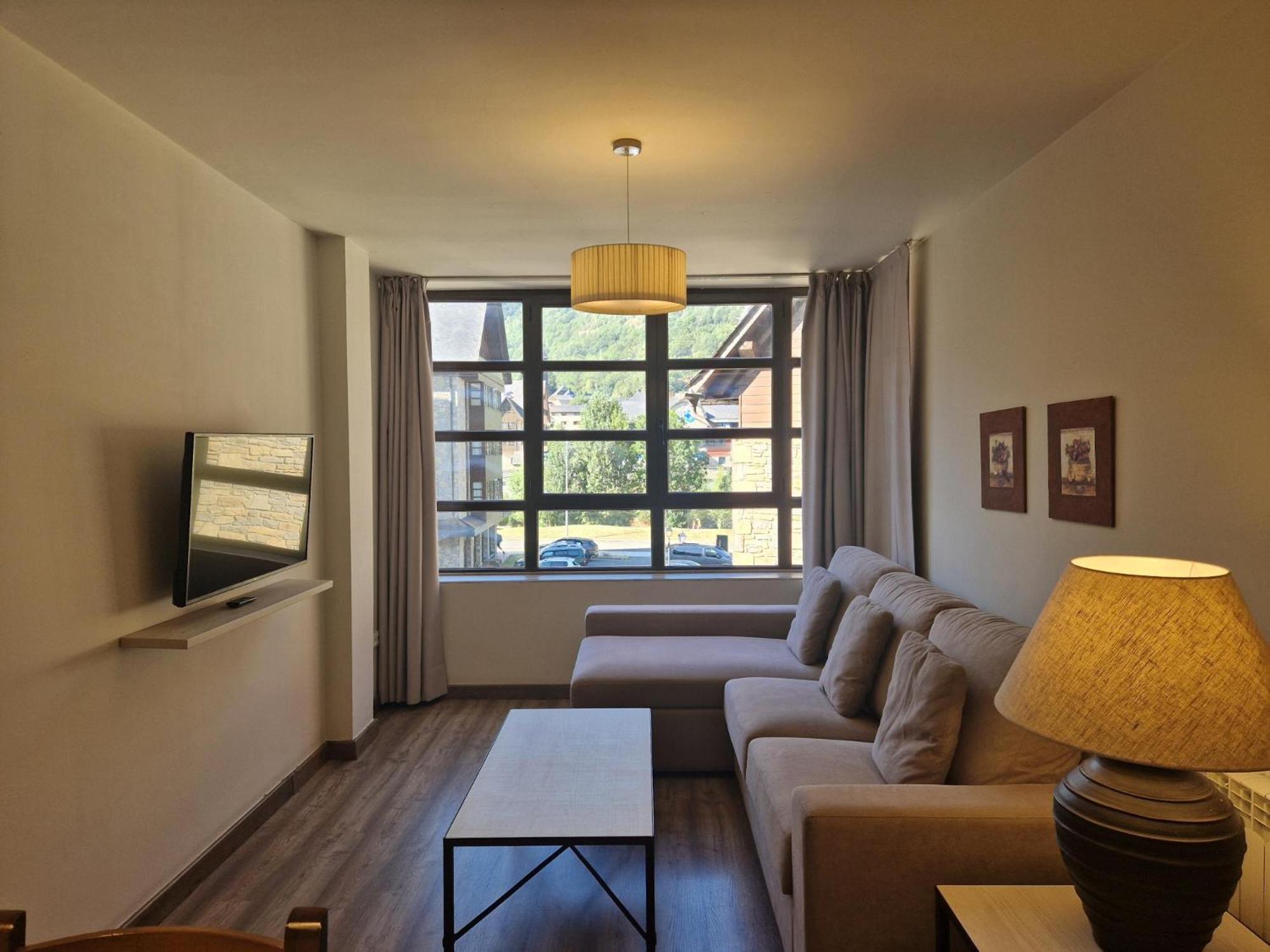 Eth Palai Aparthotel Vielha Exteriör bild